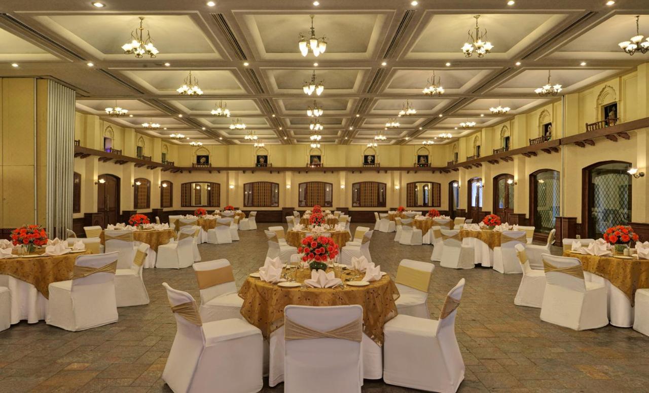 Noor-Us-Sabah Palace Бопал Екстериор снимка
